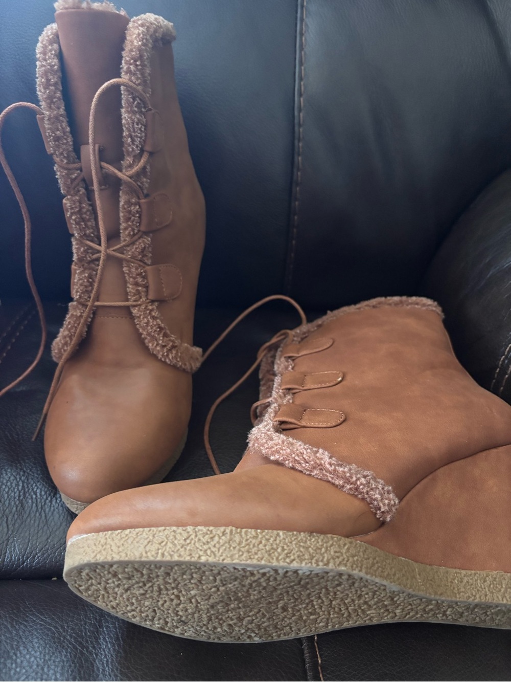 Shoe Dazzle Women's Tan Lace-Up Faux Suede Boots with Sherpa Trim